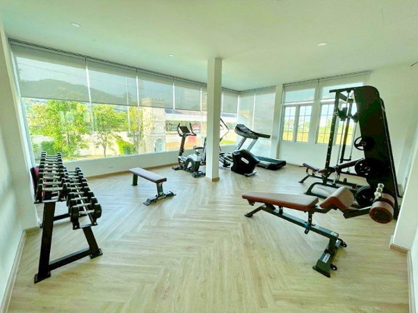 รูป บ้านเดี่ยวชั้นเดียว 2 นอน ใกล้โรบินสัน บ้านฉาง 900 ม.พร้อมแอร์ 2 น้ำ สไตล์ทัสคานี ทำเลบ้านฉาง ติดถนนสุขุมวิท และสิ่งอำนวยความสะดวกครบครัน - รูปที่ 7/8