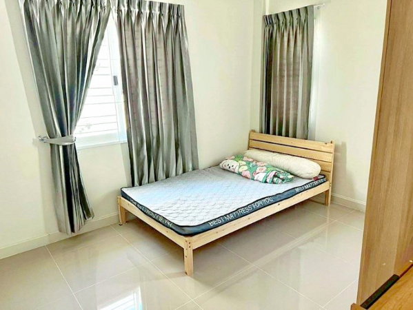 รูป บ้านเดี่ยวชั้นเดียว 2 นอน ใกล้โรบินสัน บ้านฉาง 900 ม.พร้อมแอร์ 2 น้ำ สไตล์ทัสคานี ทำเลบ้านฉาง ติดถนนสุขุมวิท และสิ่งอำนวยความสะดวกครบครัน - รูปที่ 6/8