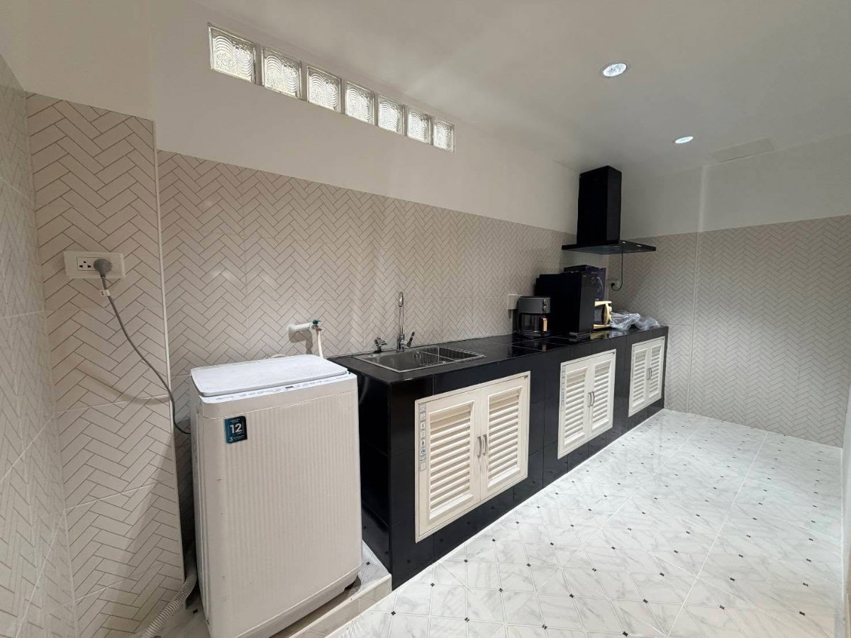 picture #E1092💕080769 2-Storey Townhome for Rent - 8/11
