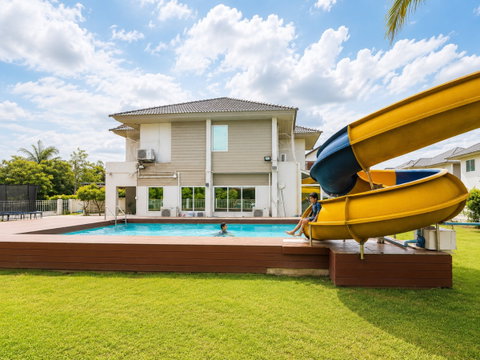 🏡 บ้านเดี่ยวหลังใหญ่สุดในโครงการ! หลังมุม พร้อมสระว่ายน้ำ + สไลเดอร์+ สระว่ายน้ำส่วนตัว หมู่บ้านอารียาโคโม่ ลาดกระบัง (ใกล้สนามบินสุวรรณภูมิ)