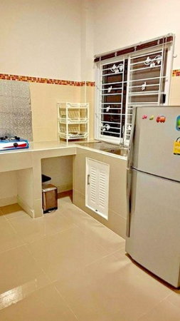 รูป บ้านเดี่ยวชั้นเดียว 2 นอน ใกล้โรบินสัน บ้านฉาง 900 ม.พร้อมแอร์ 2 น้ำ สไตล์ทัสคานี ทำเลบ้านฉาง ติดถนนสุขุมวิท และสิ่งอำนวยความสะดวกครบครัน - รูปที่ 2/8