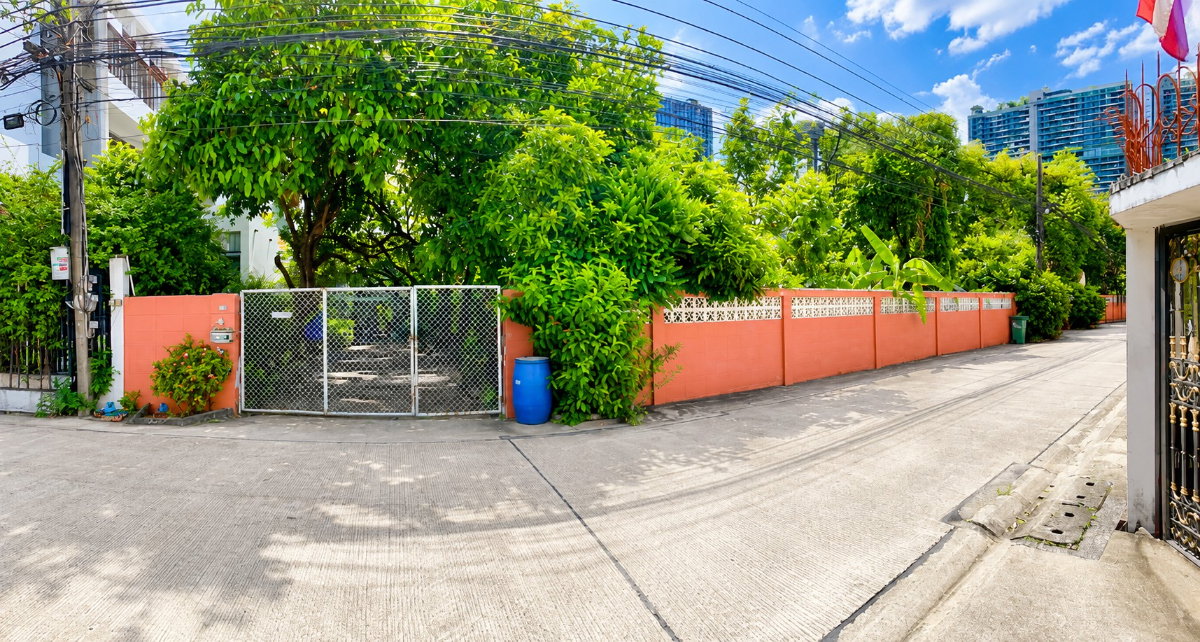 รูป ขายที่ดินลาดพร้าว พร้อมสิ่งปลูกสร้าง 398 ตร.ว. ซอยลาดพร้าว 1 แยก 4-5 ใกล้ Central ลาดพร้าว และ MRT พหลโยธิน - รูปที่ 1/11