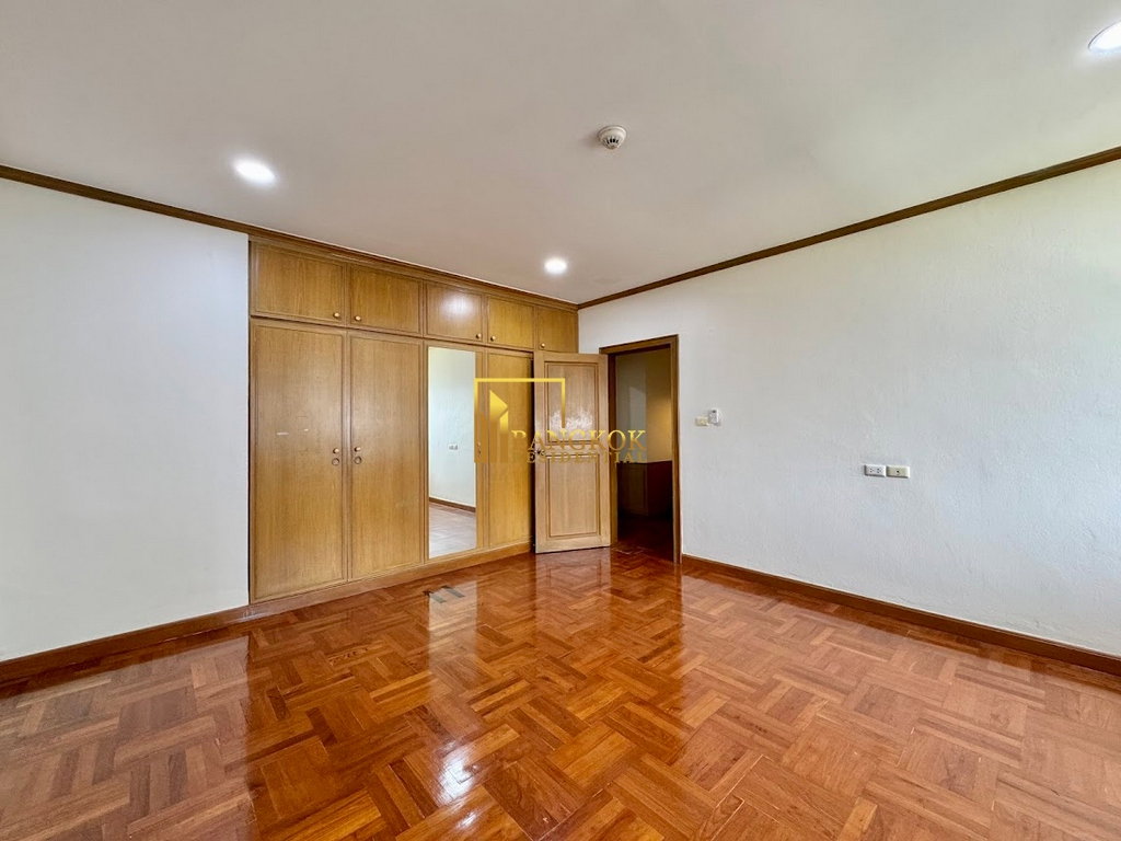 รูป Tower Park | Very Spacious 3 Bedroom Condo in Nana Area - BR13154CD - รูปที่ 27/54