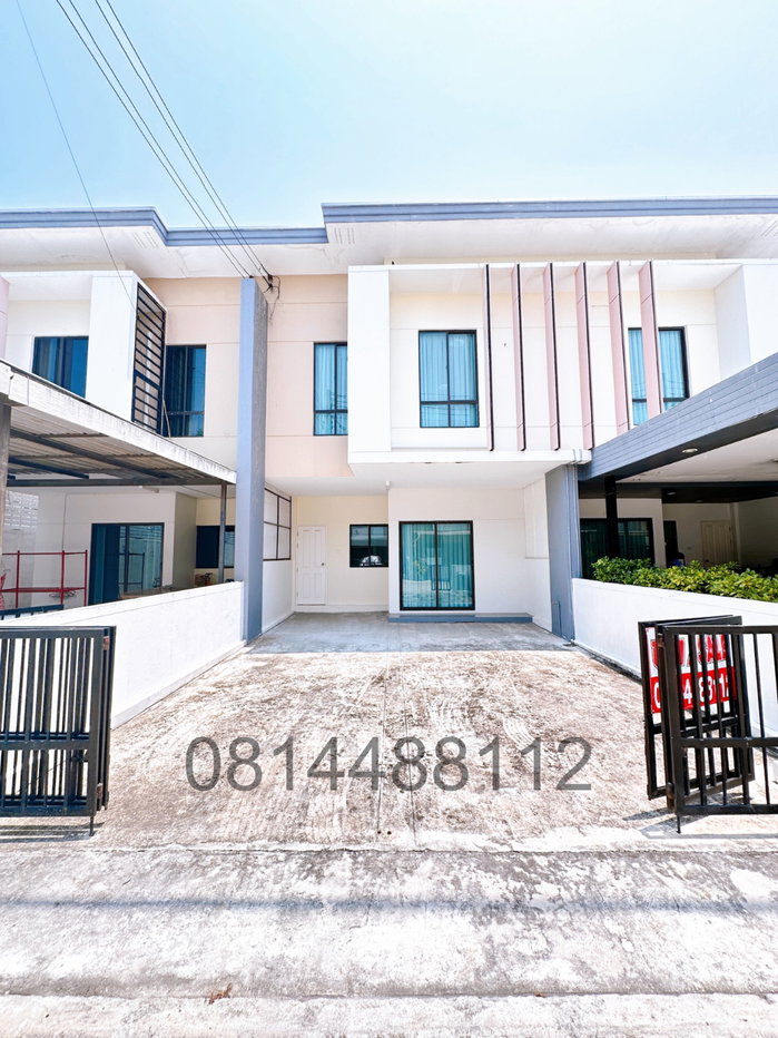 picture Two-story townhome, 3 Bedrooms, 2 Bathrooms, 1 Storage room and 2 parking space - 1/12