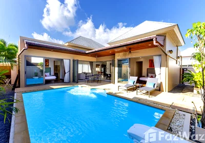 Houses for sale Wiset Road Phuket : 2 Bedroom Villa for sale in Rawai, Phuket  6566795