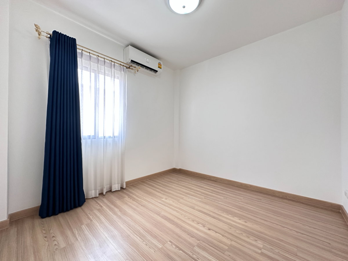 picture Two-story townhome, 3 Bedrooms, 2 Bathrooms, 1 Storage room and 2 parking space - 7/12