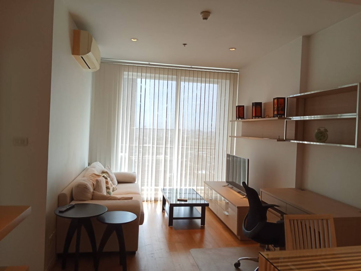 picture High Floor, Skyline View! Massive 1-BR at Villa Ratchathewi near BTS Phayathai - 1/4