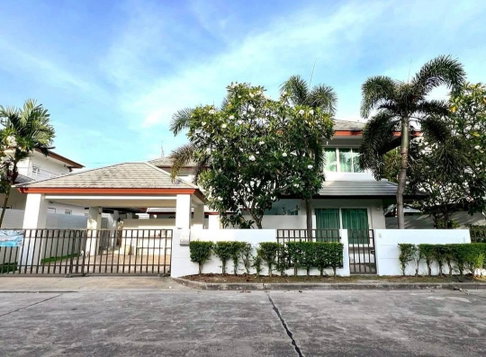 🔥 Pool Villa for Sale in Pattaya – Beachfront Project with Private Pool & Private Beach Access