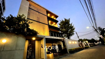 Office for sale DONKI Mall Thonglor   : Prime Property For Sale] 1,400+ sq.m. Building in Sukhumvit 71 – Ideal for Aesthetic Clinic & Home Office Ref no. 00160846
