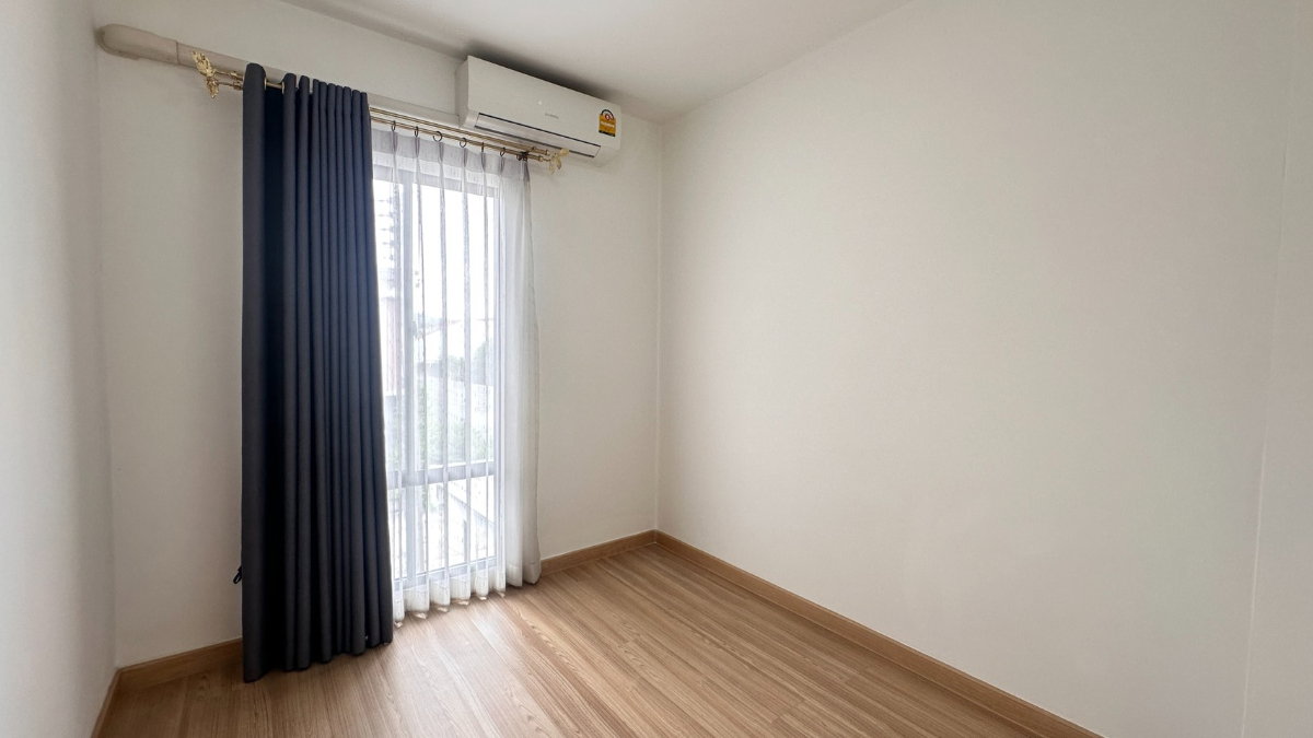 picture Two-story townhome, 3 Bedrooms, 2 Bathrooms, 1 Storage room and 2 parking space - 8/12