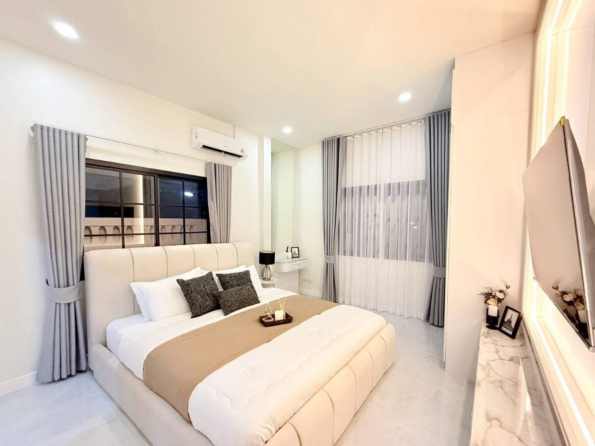 รูป ขายบ้านเดี่ยวหลังใหญ่รีโนเวทใหม่ ม.โชคชัย5 ซอยเขาน้อย บางละมุง - รูปที่ 7/19