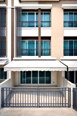 ทาวน์โฮมให้เช่า : MRTโชคชัย4 2.2กม ให้เช่าทาวน์โฮม3ชั้น3นอน MRT ลาดพร้าว 71 1.9 กม.เซ็นทรัลอีสต์วิลล์2.8กม