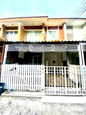 ขายทาวน์โฮม : ขาย! ทาวน์เฮ้าส์ 💰🏡 Phanason Villa Lumlukka-Klong 4  3นอน 2น้ำ 🚗 ใกล้ทางด่วนเดินทางสะดวก