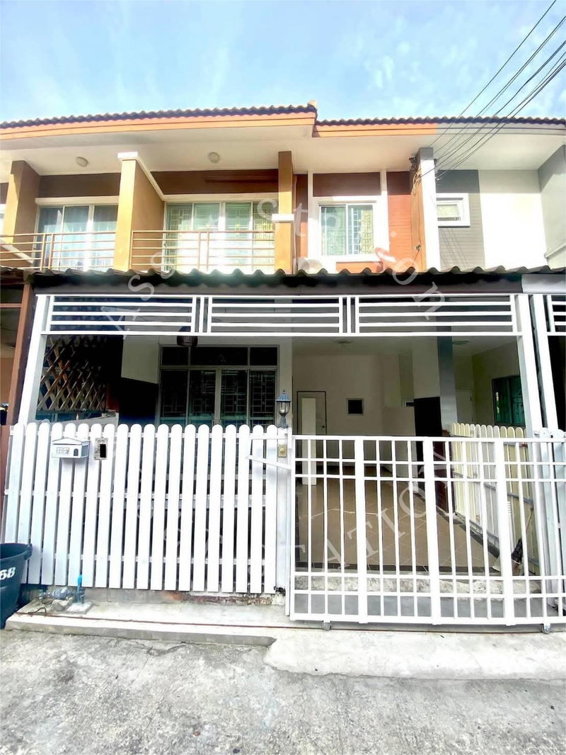 ขายทาวน์โฮม : ขาย! ทาวน์เฮ้าส์ 💰🏡 Phanason Villa Lumlukka-Klong 4  3นอน 2น้ำ 🚗 ใกล้ทางด่วนเดินทางสะดวก