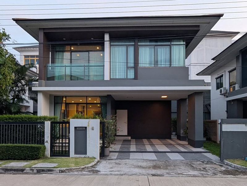 Houses for rent : Detacthed house for rent Setthasiri Krungthep Kreetha  near Brighton College