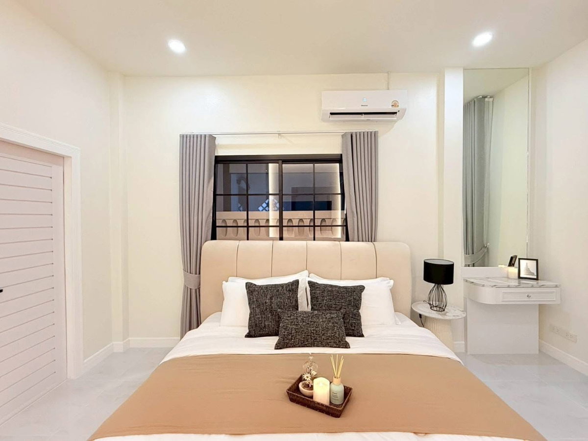 รูป ขายบ้านเดี่ยวหลังใหญ่รีโนเวทใหม่ ม.โชคชัย5 ซอยเขาน้อย บางละมุง - รูปที่ 12/19