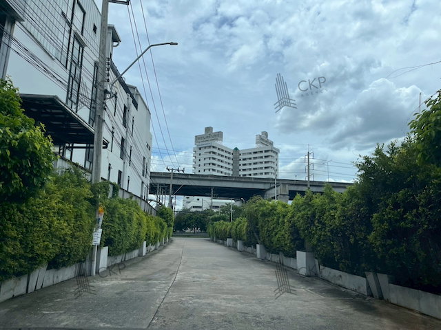 รูป คอนโด เดอะ นิช โมโน บางนา พร้อมผู้เช่า ขายต่ำกว่าราคาประเมิน ขนาดห้อง 29.98 ตร.ม. วิวสระว่ายน้ำ เฟอร์นิเจอร์ครบ - รูปที่ 2/11
