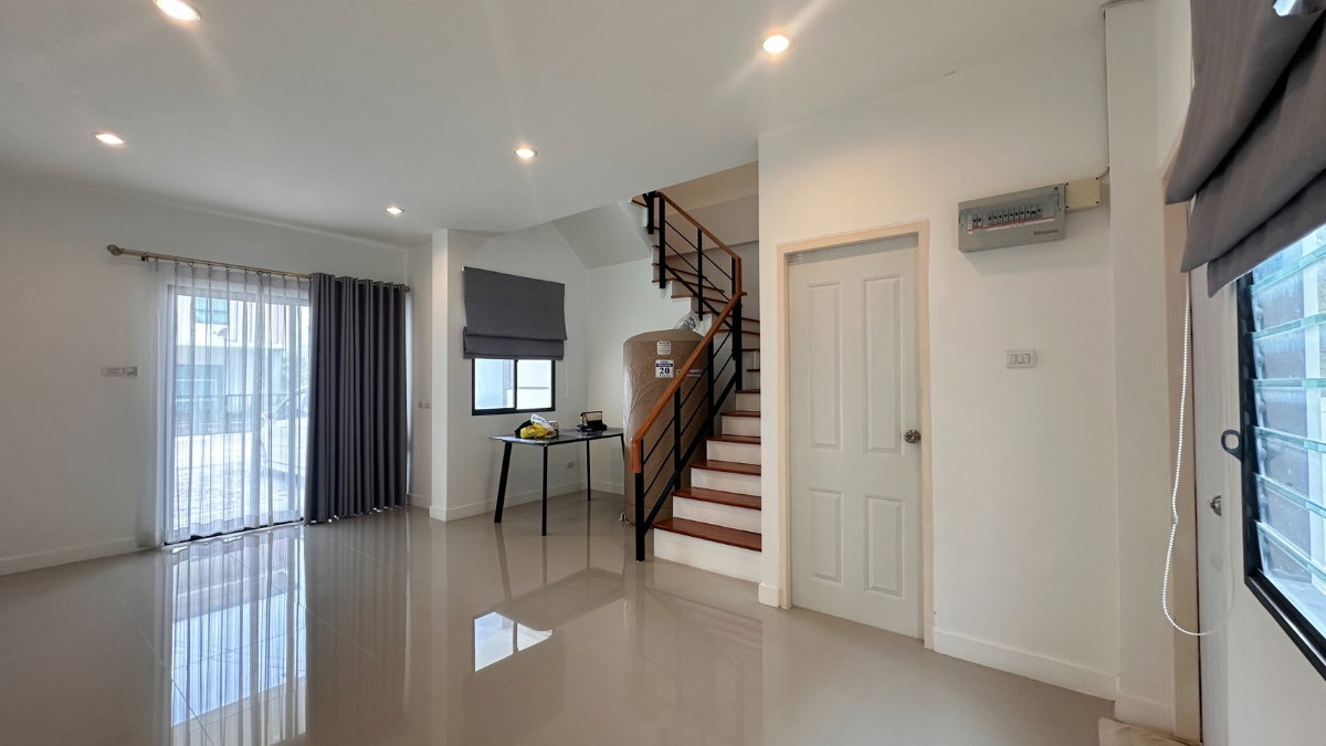 picture Two-story townhome, 3 Bedrooms, 2 Bathrooms, 1 Storage room and 2 parking space - 3/12