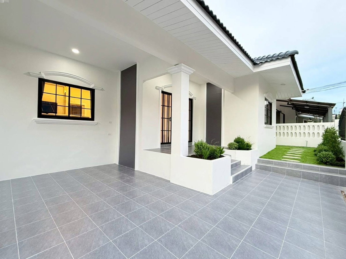 รูป ขายบ้านเดี่ยวหลังใหญ่รีโนเวทใหม่ ม.โชคชัย5 ซอยเขาน้อย บางละมุง - รูปที่ 2/19