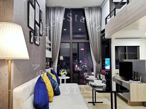 🏢 Luxurious, ready-to-move-in duplex unit at Chewathai Residence Asoke. Fully furnished with complete furniture. Close to MRT Rama 9.