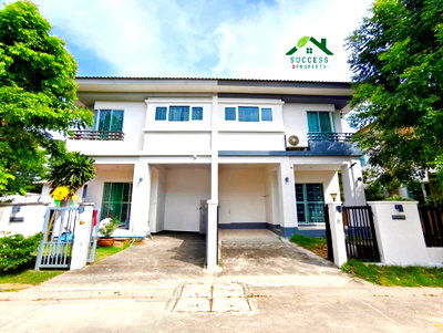 Twin houses for sale : house for sale, Atoll Maldives Beach Srinakarin-Outer Ring Road. 39 sq.wah., Near the expressway ring road and the Yellow Line BTS Skytrain.