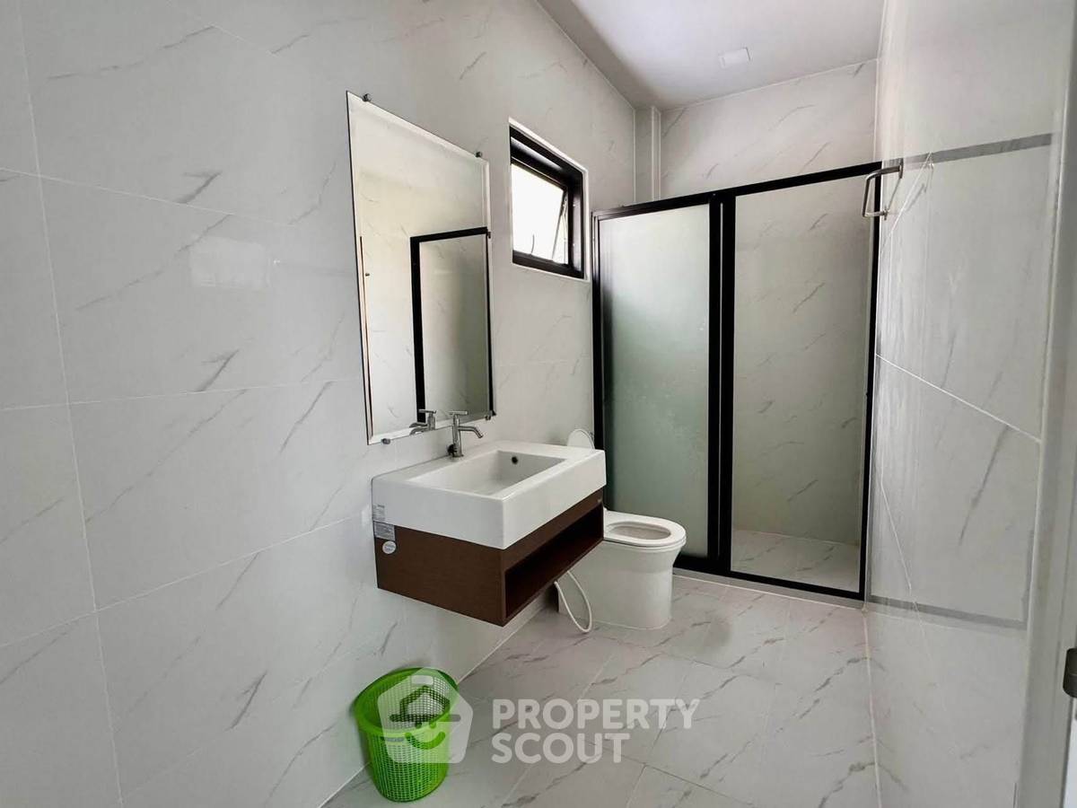 รูป ให้เช่า ทาวน์เฮ้าส์ 5 ห้องนอน โชคชัยวิลเลจ 9 โซนพัทยาตะวันออก (ID 3064873) - รูปที่ 11/12