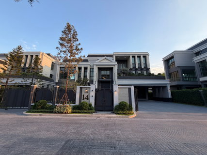 Connoisseur  บ้านหรูพัฒนาการ อยู่ต้นซอยพัฒนาการ32 แต่งครบ หลังสุดท้าย สนใจต่อรองราคาได้ค่ะ