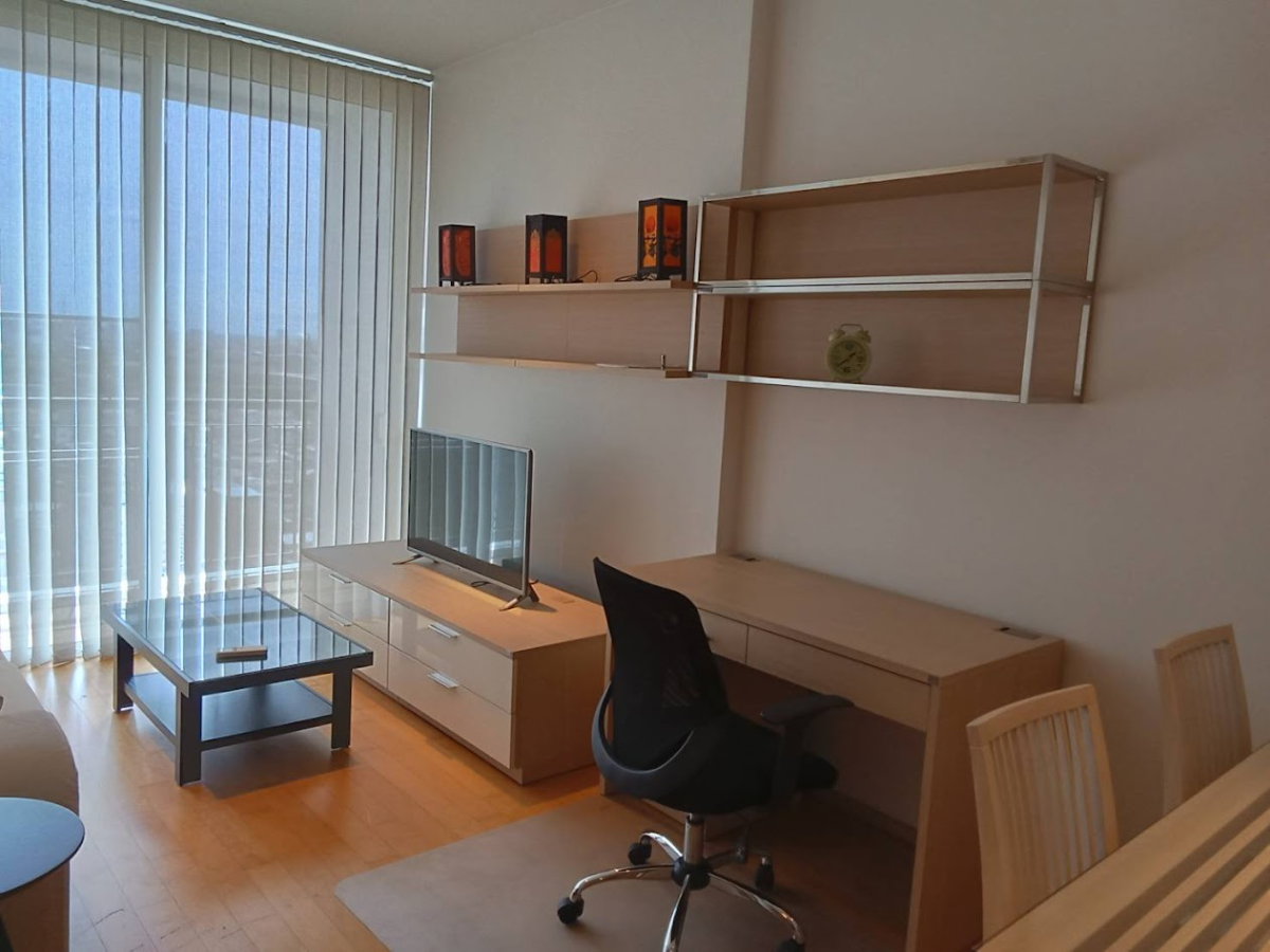 picture High Floor, Skyline View! Massive 1-BR at Villa Ratchathewi near BTS Phayathai - 2/4