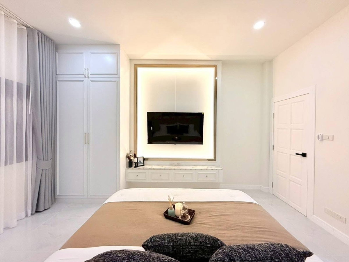 รูป ขายบ้านเดี่ยวหลังใหญ่รีโนเวทใหม่ ม.โชคชัย5 ซอยเขาน้อย บางละมุง - รูปที่ 13/19