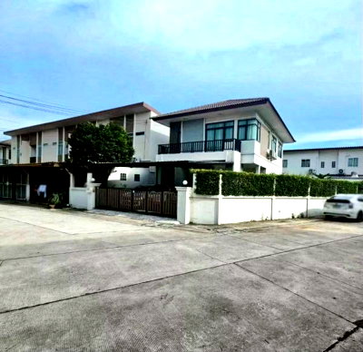 บ้านเดี่ยว วิทยาลัยเทคโนโลยีศรีราชา : บ้านเดี่ยวหลังสวย โกลเด้นโฮม 3 แหลมฉบัง บรรยากาศเงียบสงบ
