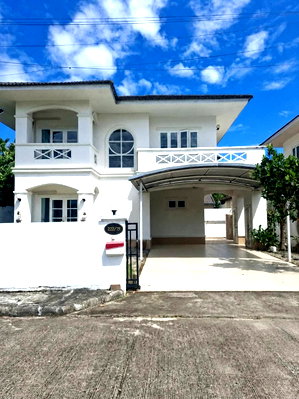 เช่าบ้านเดี่ยว ศาลหลักเมืองจังหวัดเชียงใหม่ :  ให้เช่าบ้านเดี่ยว เอ็มเพอร์เร่อ2 รวมโชคสันทราย  พื้นที่ใช้สอย 121 ตร. 3 นอน 3 น้ำ