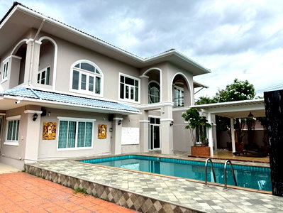 เช่าบ้านเดี่ยว ศาลหลักเมืองจังหวัดเชียงใหม่ : ให้เช่าหมู่บ้านเอ็มเพอเรอร์ 2 Pool Villa รีโนเวทใหม่ พร้อมเข้าอยู่ บ้านหัวมุมเป็นส่วนตัว ทำเลทอง ใกล้ Central Festival เชียงใหม่RH-22