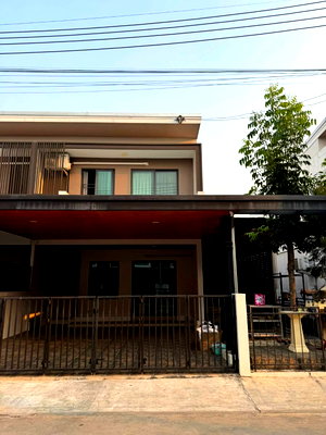 เช่าบ้านแฝด ศาลหลักเมืองจังหวัดเชียงใหม่ : ให้เช่าบ้านแฝด โครงการกาญจน์กนกทาวน์ 5 เฟอร์ใหม่ครบ พร้อมอยู่ ใกล้สนามบินนานาชาติเชียงใหม (R1327) T.0946511456