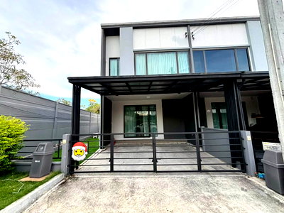 ทาวน์โฮมให้เช่า : 🏡✨เช่า / ขาย ทาวน์โฮมหลังมุม หมู่บ้าน พลีโน่ บางนา-วงแหวน 3 ห้องนอน 2 ห้องน้ำ บ้านสวย หลังมุม ได้พื้นที่ข้างบ้านเพิ่ม ความเป็นส่วนตัวสูง
