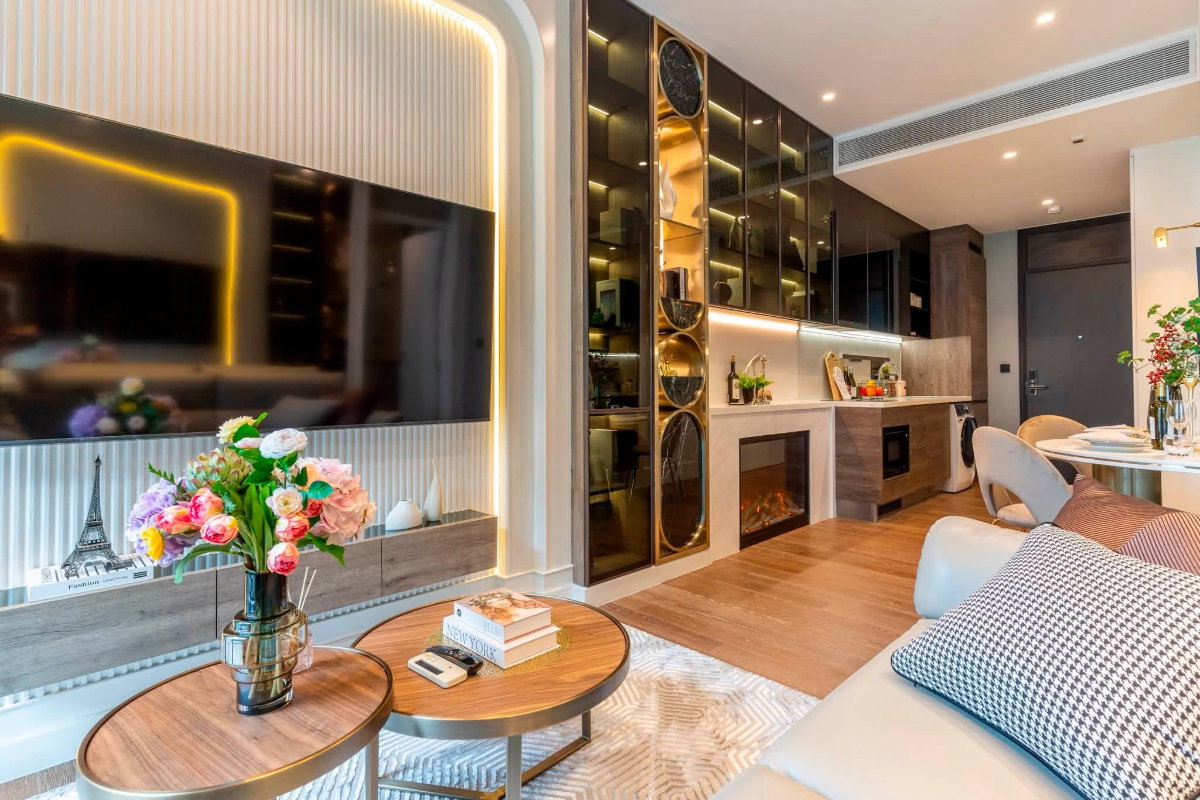 picture ST683/[For Sale] Muniq Langsuan - 9/13