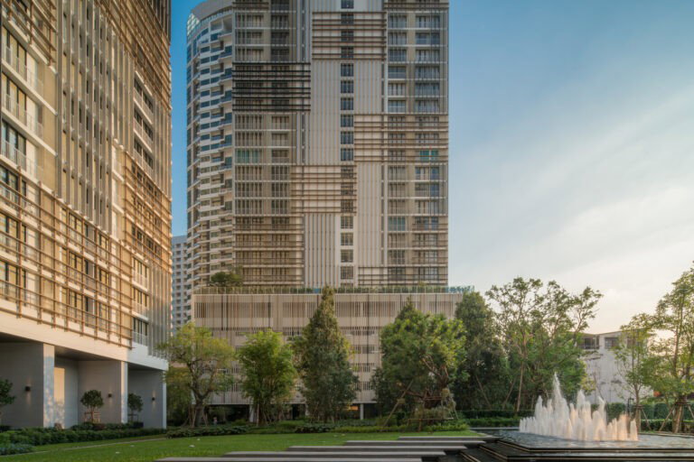 รูป A046474 Park Origin Phromphong - รูปที่ 1/2