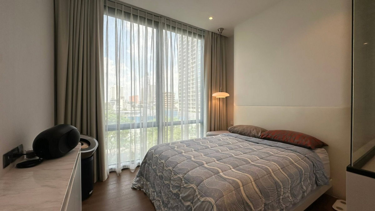 picture ST688/[For Sale] Muniq Langsuan - 8/10