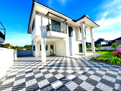 ขายบ้านเดี่ยว : ขายบ้านเดี่ยว 115.3 ตร.ว. เมืองปทุมธานี รีโนเวทใหม่สไตล์มินิมอล ทำเลริมน้ำติดคลองธรรมชาติ 2 ด้าน