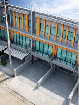 With fully built-in furniture, ARL Baan Thap Chang 900 m. Luxury townhome for rent, 3 floors, 2 bedrooms, 4 bathrooms, 20 sq m. Suvarnabhumi Airport