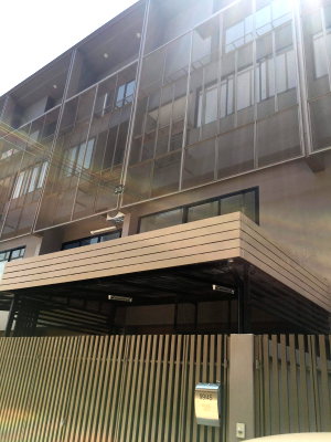 Townhouses for rent Boromarajonani College Of Nursing Bamrasnaradura : Spacious 3 and Half Storey  Furnished Townhome in Loft Modern Style , 3 Bed 3 Bath for RENT on Chaengwattana  District.