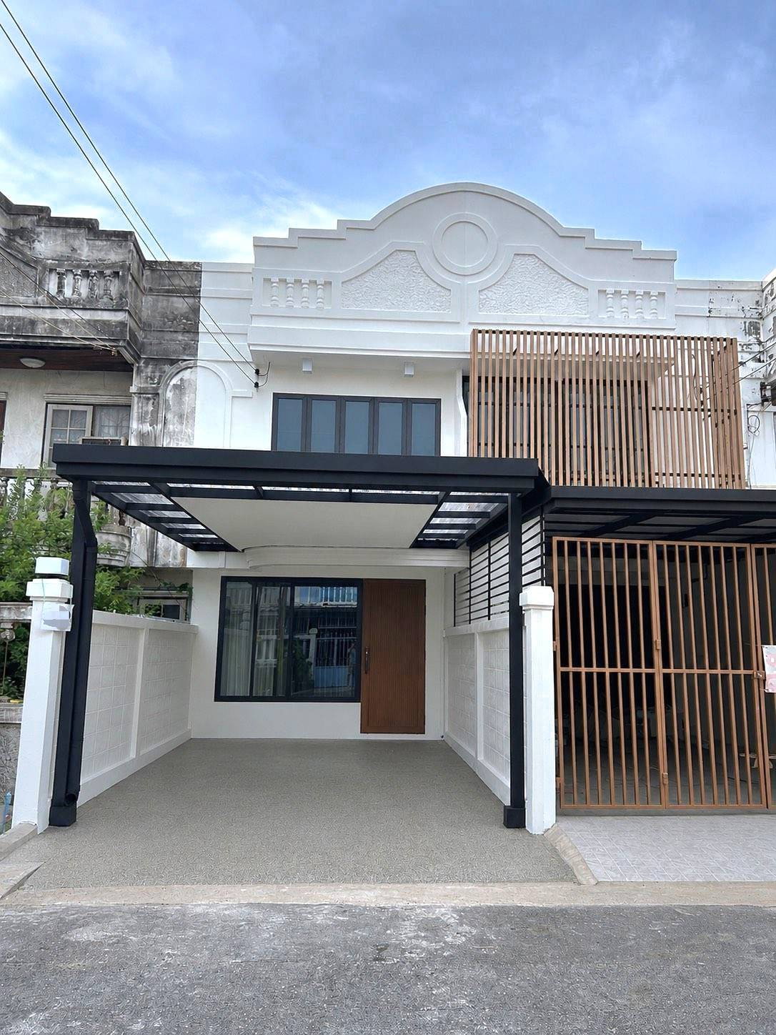 ทาวน์เฮาส์รีโนเวทใหม่ ทำเลบางนา–สุขุมวิท ใกล้เซ็นทรัลบางนา 