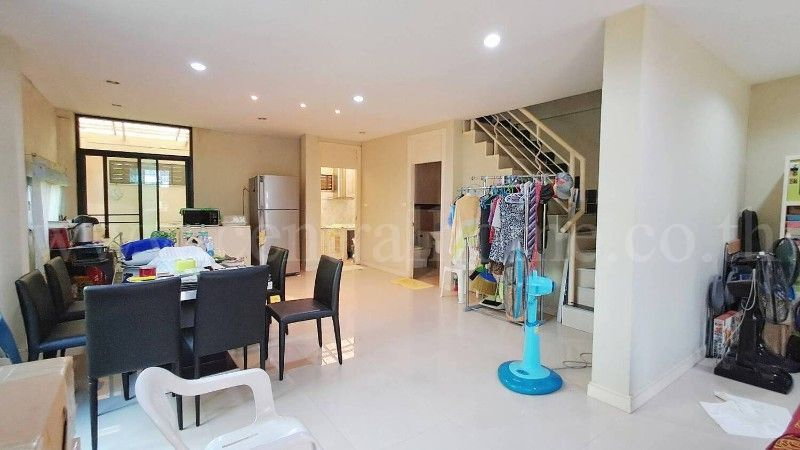รูป บ้านแฝด ร็อคการ์เด้นท์ แอร์พอร์ต เฟส 2 สำหรับซื้อลงทุนรีโนเวท ถูกสุดในโครงการ - รูปที่ 3/20