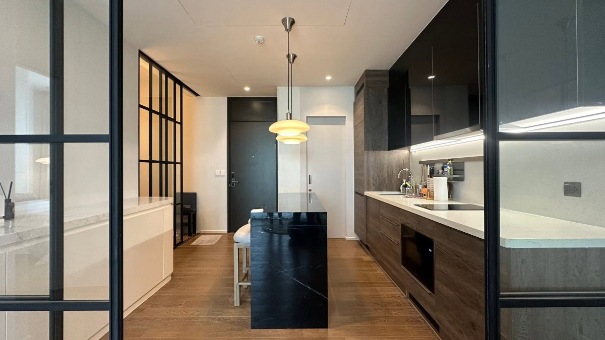 picture ST688/[For Sale] Muniq Langsuan - 9/10