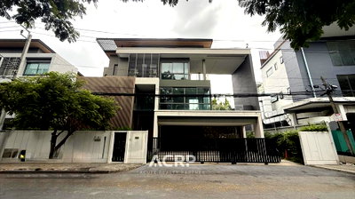 Houses for sale สถาบันเทคโนโลยีไทย-ญี่ปุ่น : For Sale: Modern Luxury 3‑Storey Home with Private Pool & Lift in Rama 9 – The Gentry