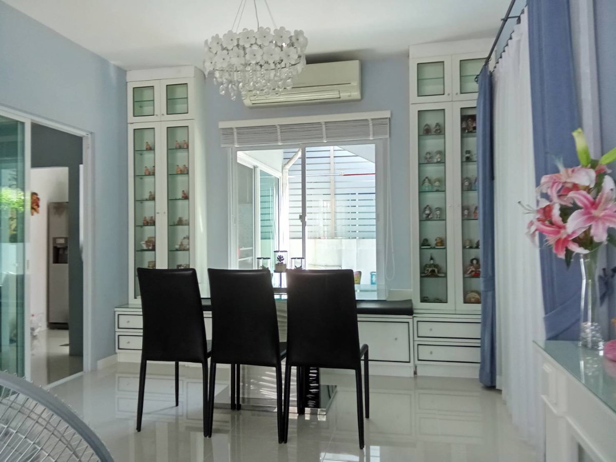 รูป ขายด่วน! บ้านแฝด Villaggio รังสิต-คลองสอง 35.2 ตร.ว. หลังมุมหน้าทะเลสาบ ต่อเติมครบ บิวท์อินทั้งหลัง - รูปที่ 16/16