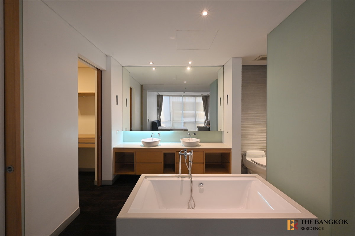 picture ð Domus 16 Spacious 167 sq.m. Luxury Residence with Full-Height Windows and a Large Private Balcony - 12/16