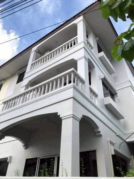 ให้เช่าอาคารพาณิชย์ 3 ชั้น 5 ห้องทำงาน 5 ห้องน้ำ ติดเครื่องปรับอากาศทุกห้อง