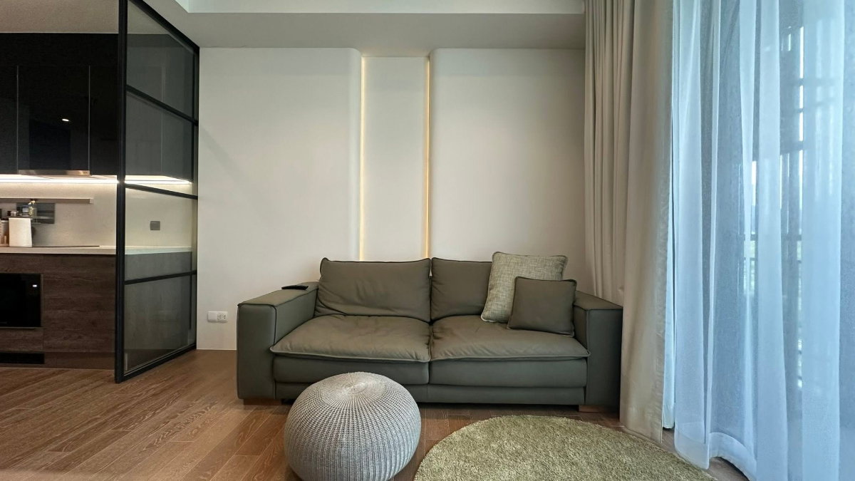 picture ST688/[For Sale] Muniq Langsuan - 4/10