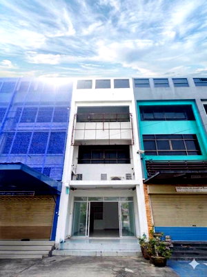 Shophouses for sale Pathumthani : Commercial Building for Sale Lumlukka-Latsawai Khlong 4 (4.5 Floors) – Near KTC Skill Testing Center