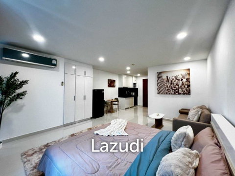 High-Floor Studio Condo for Sale at Club Royal Naklua